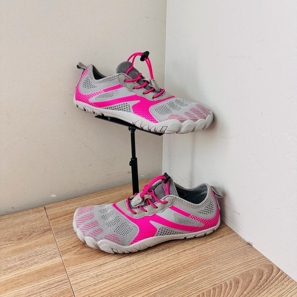 Saguaro barefoot water shoes Gray And Pink Women’s Size 9
